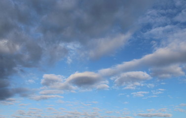 Cielo e nuvole in autunno