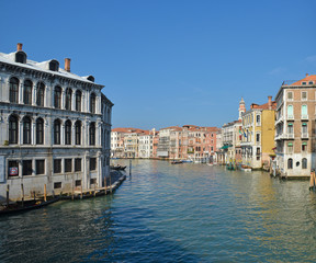 Fototapeta na wymiar Canal and boats in Venice.