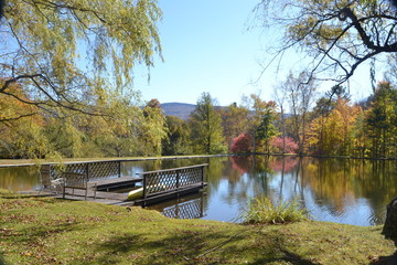 Fototapeta na wymiar fall color around the lake