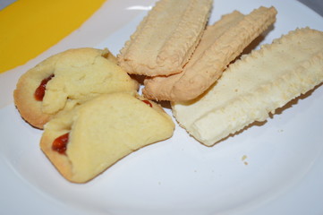 Shortbread Stuffed with Guava Jam