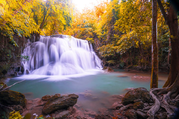 Fototapeta na wymiar Huai Mae Kamin waterfall Srinakarin at Kanchanaburi, in Thailand.Onsen atmosphere.