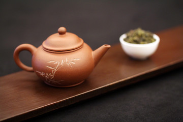 Chinese style teapot, come with a cup of fragrant oolong tea