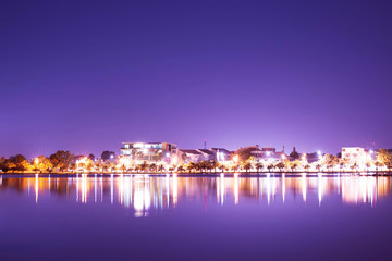 Obraz premium cityscape and reflection at night