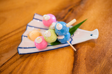 Dango desserts, famous desserts from Japan and Thai tea drinks make for a perfect combination.
