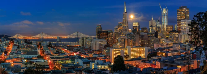 Gordijnen San Francisco skyline panorama at dusk with Bay Bridge and downtown skyline under a full moon © SvetlanaSF