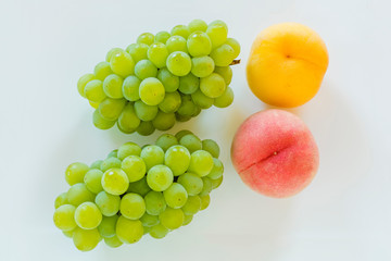 葡萄と桃