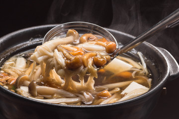 秋の味覚　きのこ鍋