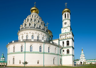 Fototapeta na wymiar Resurrection Cathedral with a bell tower in the New Jerusalem Monastery in Istra, Moscow Region