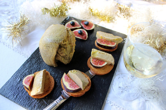 Foie gras de canard entier avec toats au foie gras, terroir de France