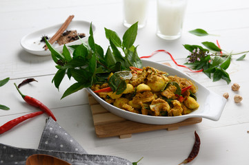 Stir fried pork ribs with curry paste