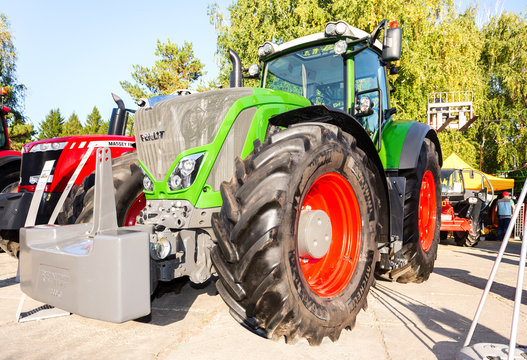 291 Best Fendt Tractor Images Stock Photos Vectors Adobe Stock