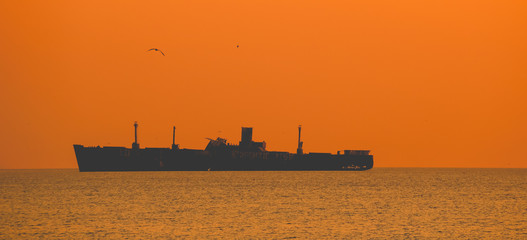 Fototapeta premium old shipwreck