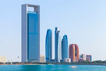 Fotobehang Stadsgezicht van Abu Dhabi © evannovostro