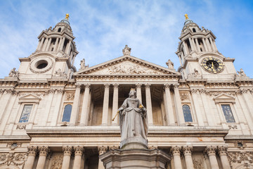 Statue of Queen Anne