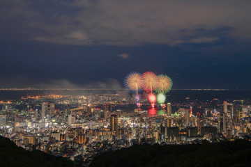 展望台から望むみなと神戸海上花火大会