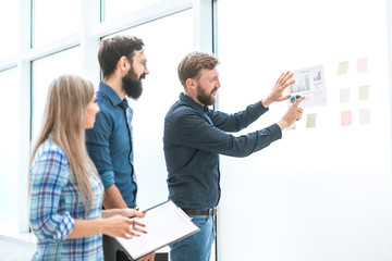 successful boss is discussing with the staff of financial performance
