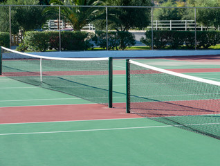 Tennisplatz mit diversen Linien in der Detailansicht