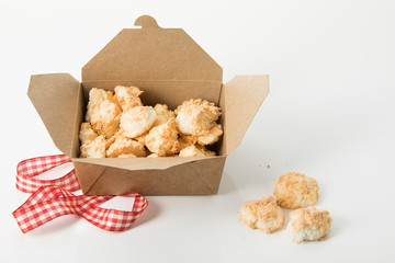 Kokosmakronen in Pappbox