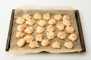 Kokosmakronen auf Backblech