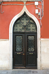 Fototapeta na wymiar Decorative arch door