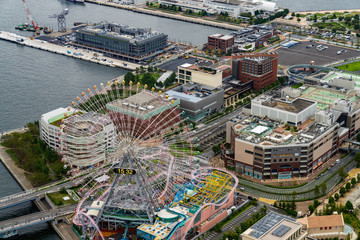 横浜の街並み 遊園地方面