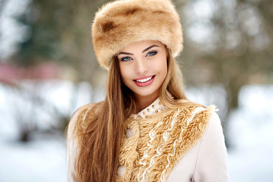 Beautiful winter woman portrait - close up