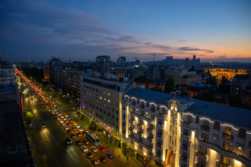 Vues de Bucarest tombée de la nuit