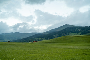 Fototapeta na wymiar Serfaus Fiss Ladis in Österreich Berg Landschaft im Sommer 