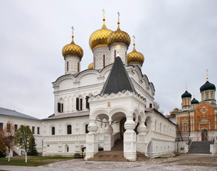 Fototapeta na wymiar Trinity cathedral of Holy Trinity Ipatiev (Hypatian) monastery in Kostroma. Russian