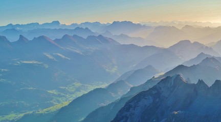 Fototapeta na wymiar Berggipfel, Blick vom Säntis, Ostschweiz