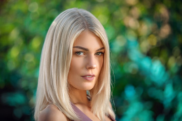 Obraz premium Beautiful Blond Woman in park. Summer Sunlight. Beauty blonde Girl. Make-up