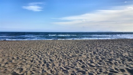 Plage déserte un après-midi d'automne