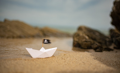 Piraten-Papierschiff am Meer | Abenteuer-Urlaub