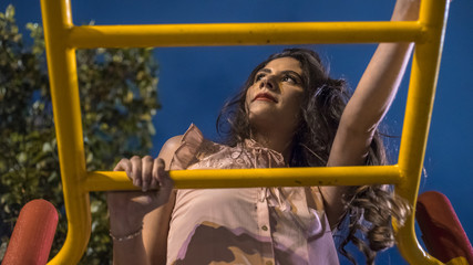 Obraz premium Beautiful woman in the playground