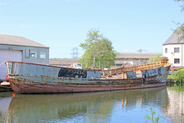 Fototapeta na wymiar boat on Exeter canal
