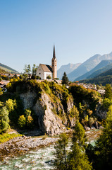 Scuol, Kirche, Inn, Fluss, Inntal, Engadiner Dorf, Unterengadin, Alpen, Gebirge, Wanderweg, Nationalpark, Graub&uuml;nden, Sommer, Schweiz