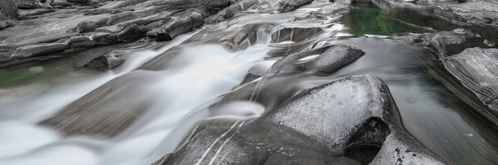 Flusslauf der Verzasca II Panorama