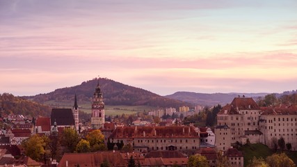 Obraz premium Autumn view of the state chateau Czech Krumlov, view of the city.