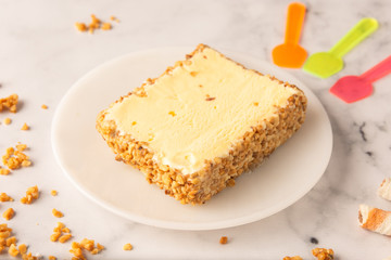 porcion de helado almendrado