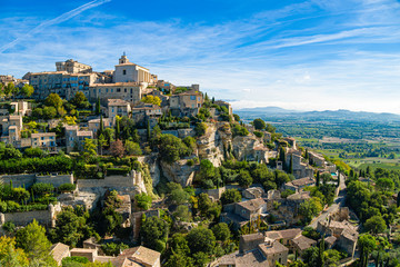 Medieval hilltop town of Gordes. Provence, Luberon national park. - obrazy, fototapety, plakaty