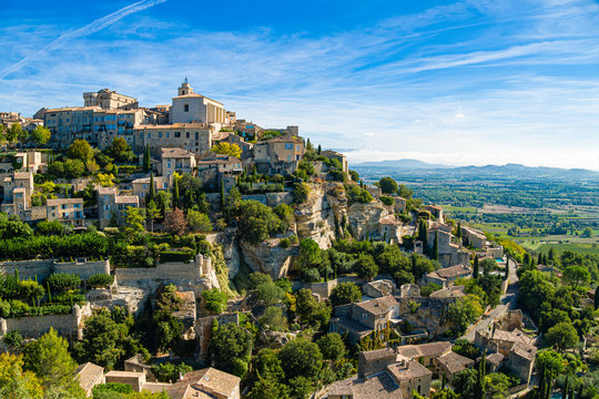 Fototapeta Medieval hilltop town of Gordes. Provence, Luberon national park.