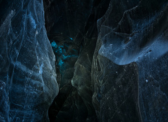 Uralte Eisschichten von der blauen Gletscherhöhle
