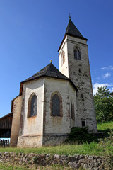 Fototapeta na wymiar abside e campanile della chiesa di Santa Caterina a Breien (Val di Tires, Bolzano)