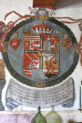 stemma nobiliare in memoria della presenza dell'arciduca Carlo d'Austria;  Castel Trostburg presso Ponte Gardena (Bolzano)