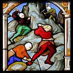 lavoro in miniera; vetrata cinquecentesca della chiesa parrocchiale di Villandro; Bolzano