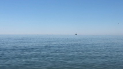 Obraz premium Schiff am Horizont des Schwarzen Meeres