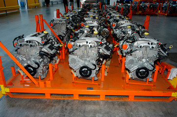 verbrennungsmotor in der automobilproduktion