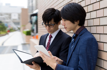 ビジネスマン　打ち合わせ