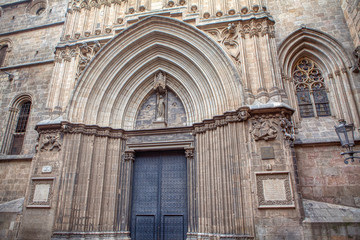 Obraz premium Cathedral of Barcelona main entrance architecture details