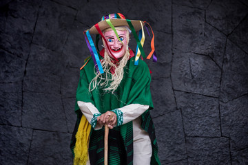 Fototapeta na wymiar danzante, bailarin, ejecutante de folclor mexicano, danza de viejitos de michoacan mexico